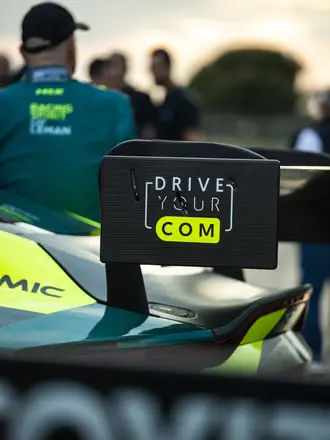 Le logo Drive Your Com sur l'aileron de l'Aston Martin de Racing Spirit of Léman